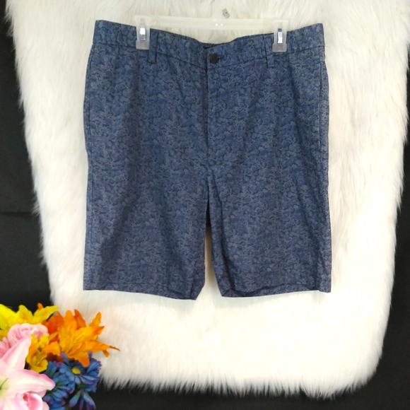 Chaps Men's Blue Floral Shorts Size 36 - Picture 2 of 9